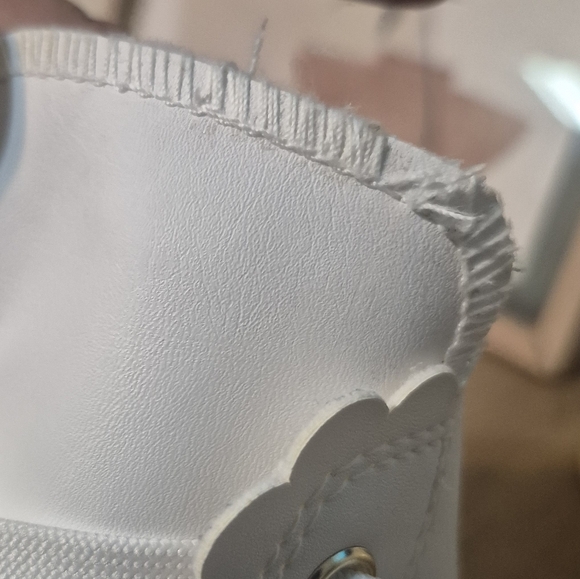 Converse Women's Chuck Taylor Shoes - White (See Little Damage In Last Photo) - Picture 8 of 8